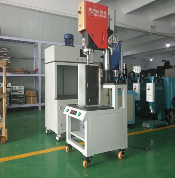 Внешние электрические поля на материале PZT